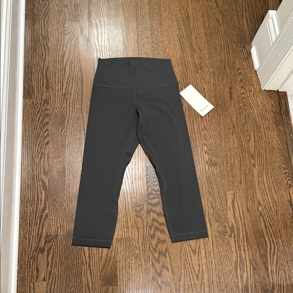 NWT women’s Align 21” legging - Picture 4 of 4